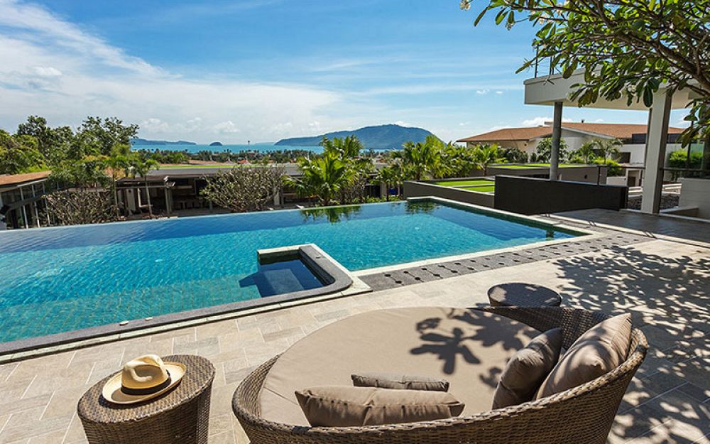 Casabay Luxury Pool Villas 4*