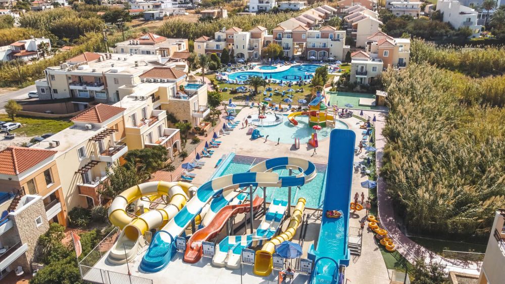 Chrispy World Hotel & Waterpark Resort 4*