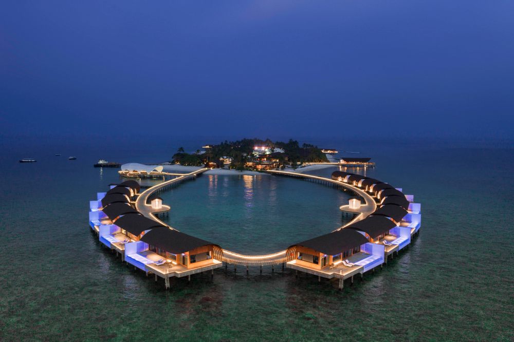 The Westin Maldives Miriandhoo Resort 5*