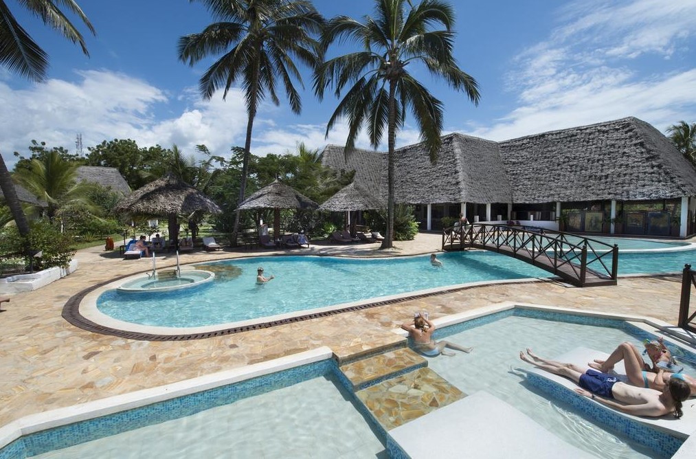 Uroa Bay Beach Resort 4*