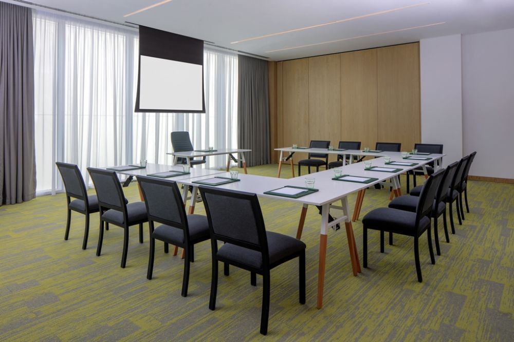 Holiday Inn Dubai Business Bay 4*