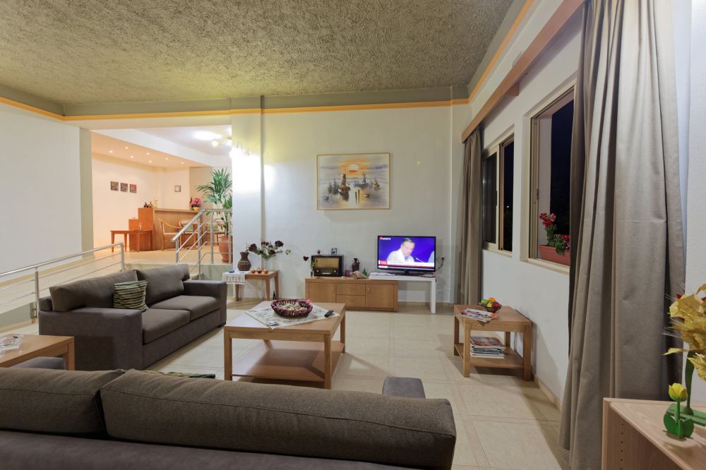 Fotis Studios Apartments 4*