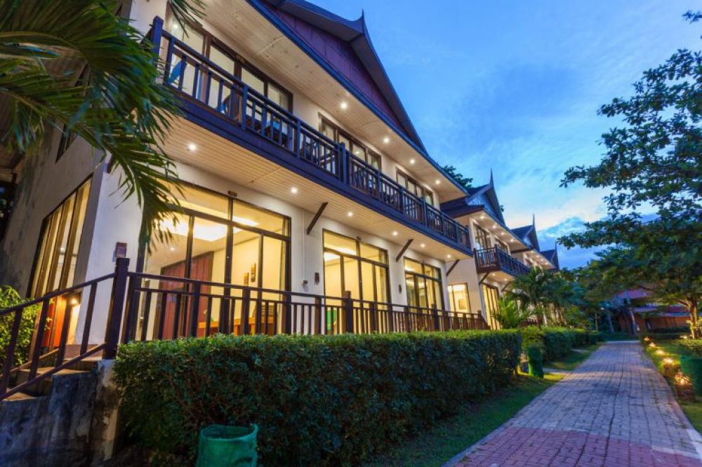 Phi Phi Erawan Palms Resort 3*