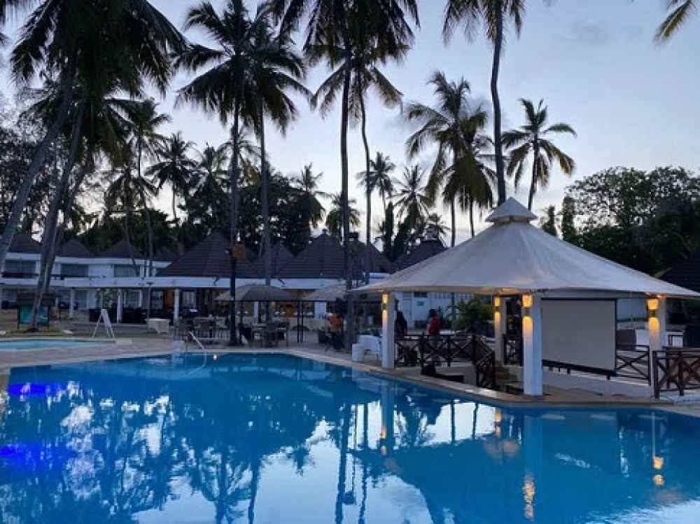 Kenya Bay Beach Hotel 3*