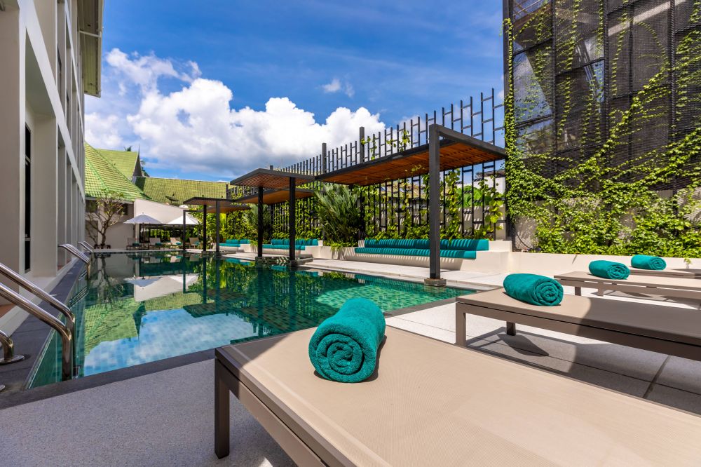 Outrigger Surin Beach Resort (ex. Manathai Surin Phuket) 4*