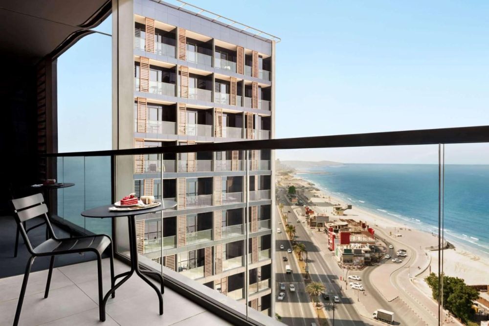 Wyndham Garden Ajman Corniche 4*