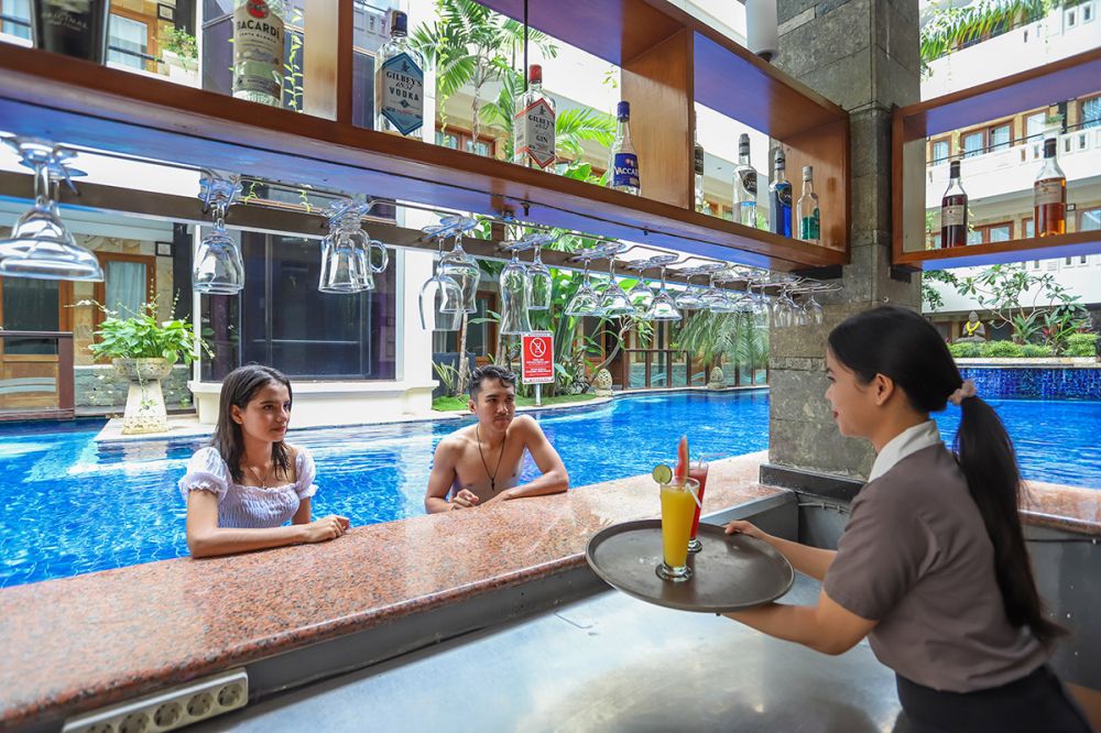 Famous Hotel Kuta 4*