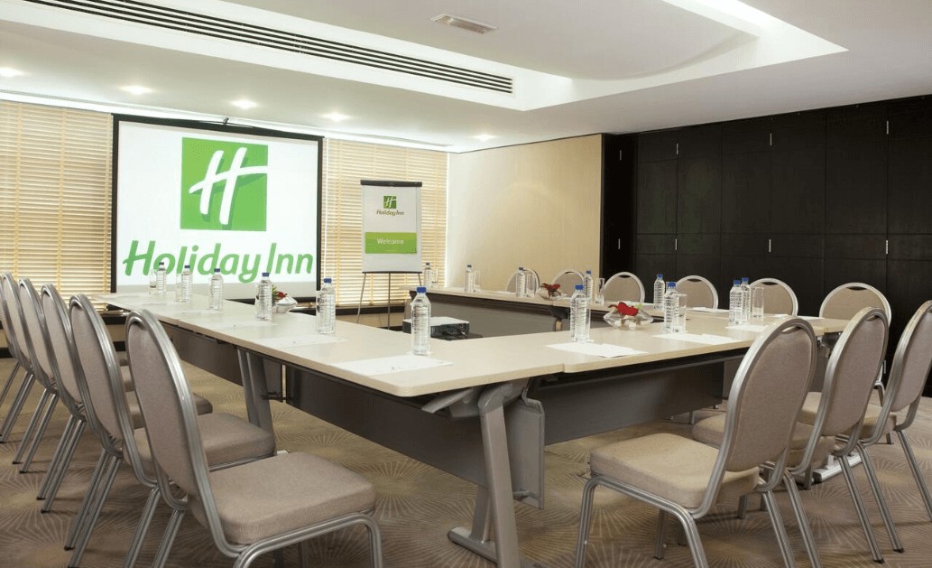 Holiday Inn Dubai Al Barsha 4*