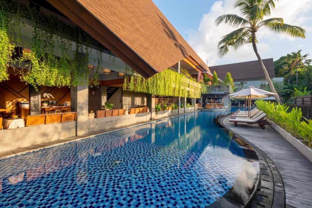 Kayumas Seminyak Resort 4*