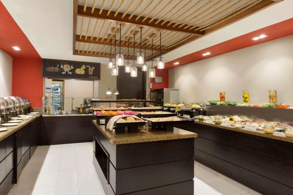 Ramada By Wyndham Downtown Dubai 4*