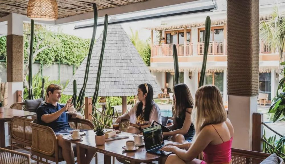 Roomates Surf Camp Canggu 3*