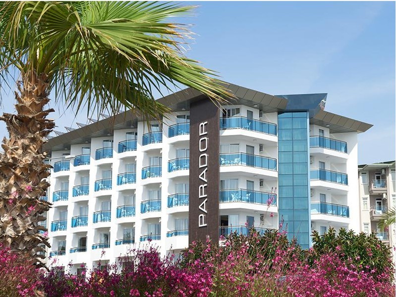 Parador Beach Hotel 3*