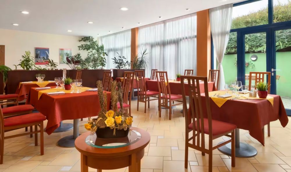 Ramada Airport Prague 4*