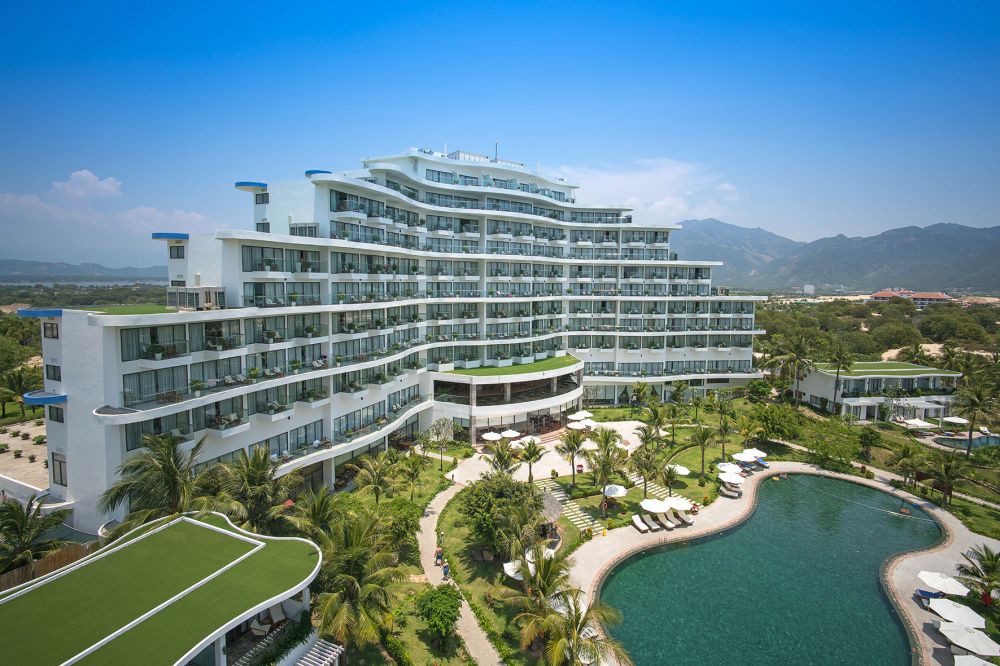 Cam Ranh Riviera Beach Resort & Spa 5*