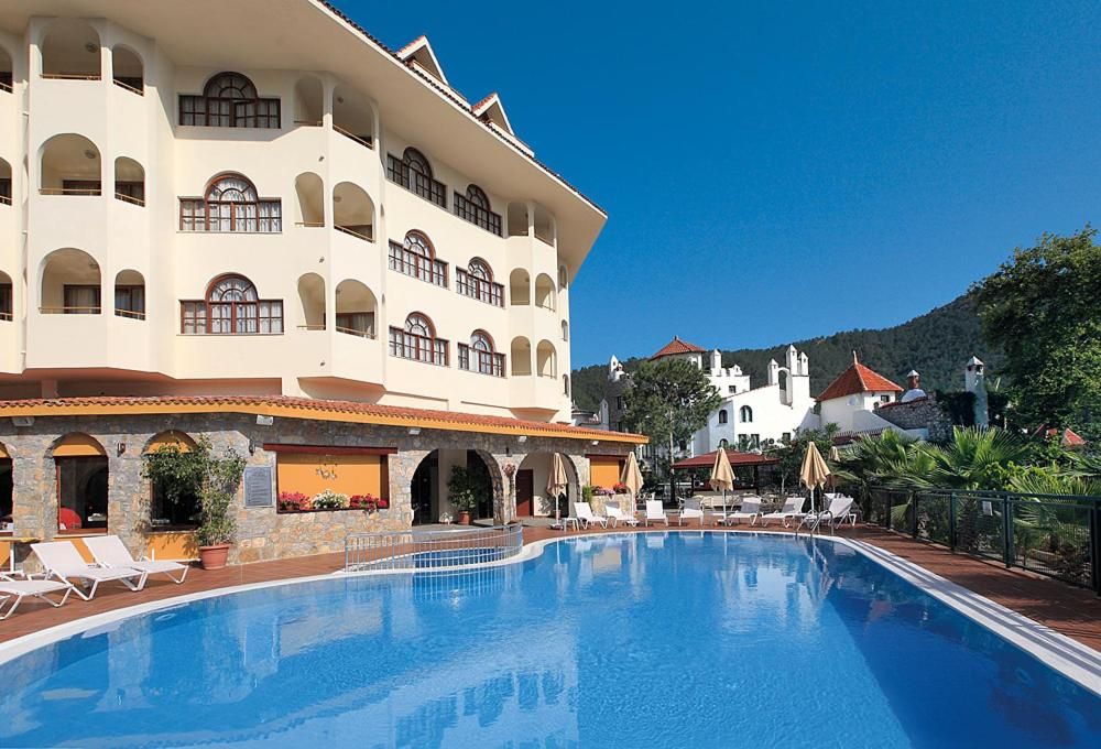 Fortuna Beach Hotel 4*