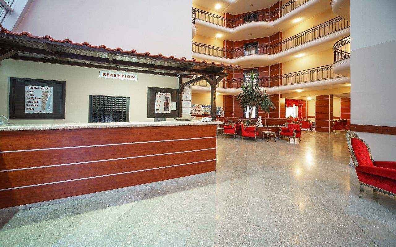 Larissa Inn Hotel 4*