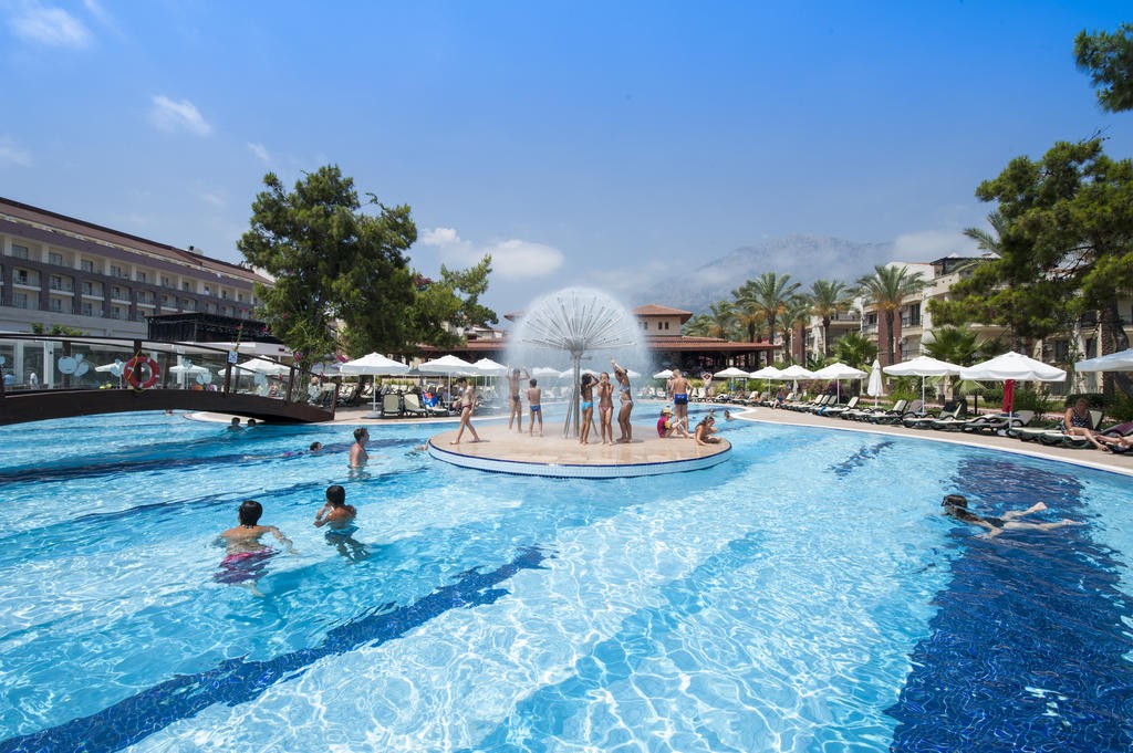 Crystal Aura Beach Resort & Spa 5*