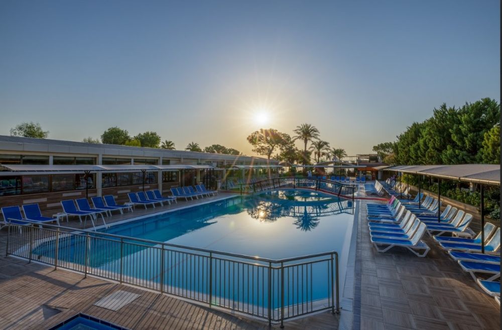 Club Hotel Belpinar 4*