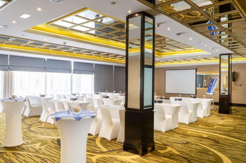 Radisson Blu Hotel & Resort Abu Dhabi Corniche (ex. Hilton Abu Dhabi) 5*