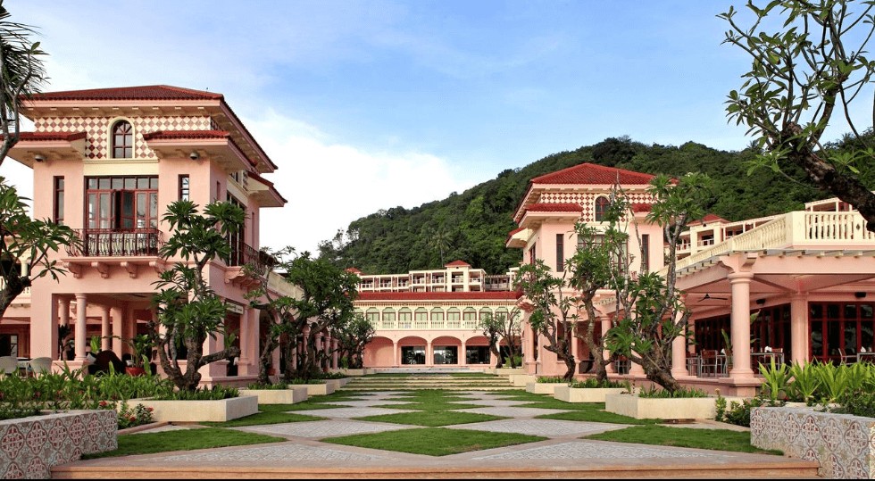 Centara Grand Beach Resort Phuket 5*