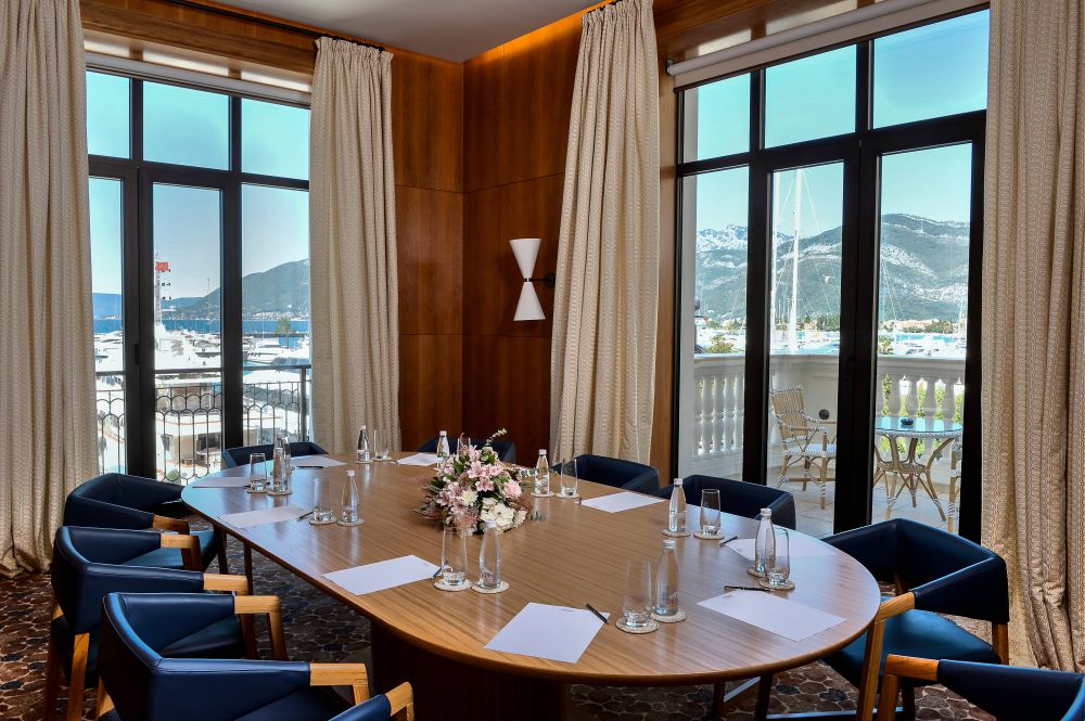 Regent Porto Montenegro 5*