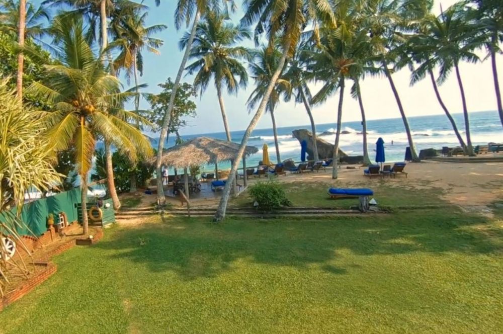 Sri Gemunu Beach Resort 2*