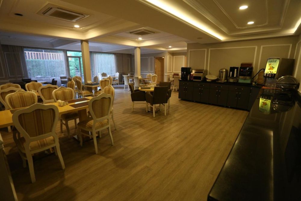 Albatros Premier Hotel 4*