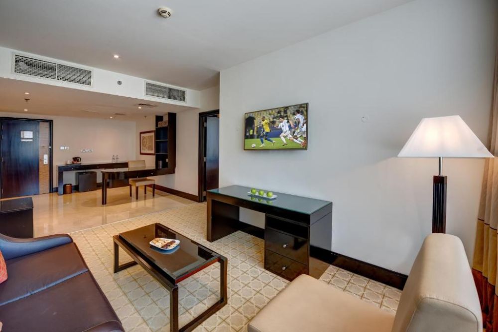 One Bedroom Suite, Holiday Inn Dubai Al Barsha 4*