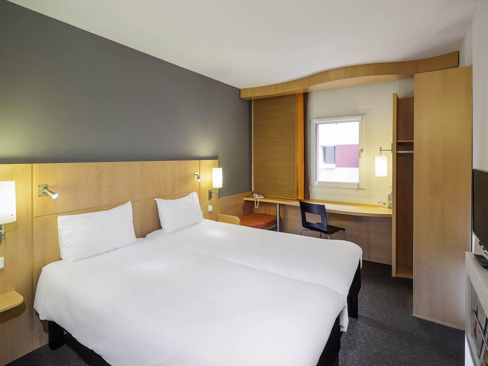 Double Standard, Ibis Praha Old Town 3*