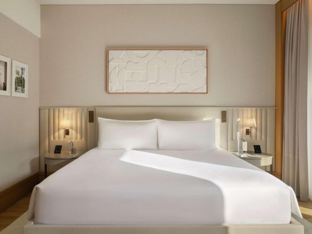 Rising Light Guestroom With Resort View, Delano Dubai 5*