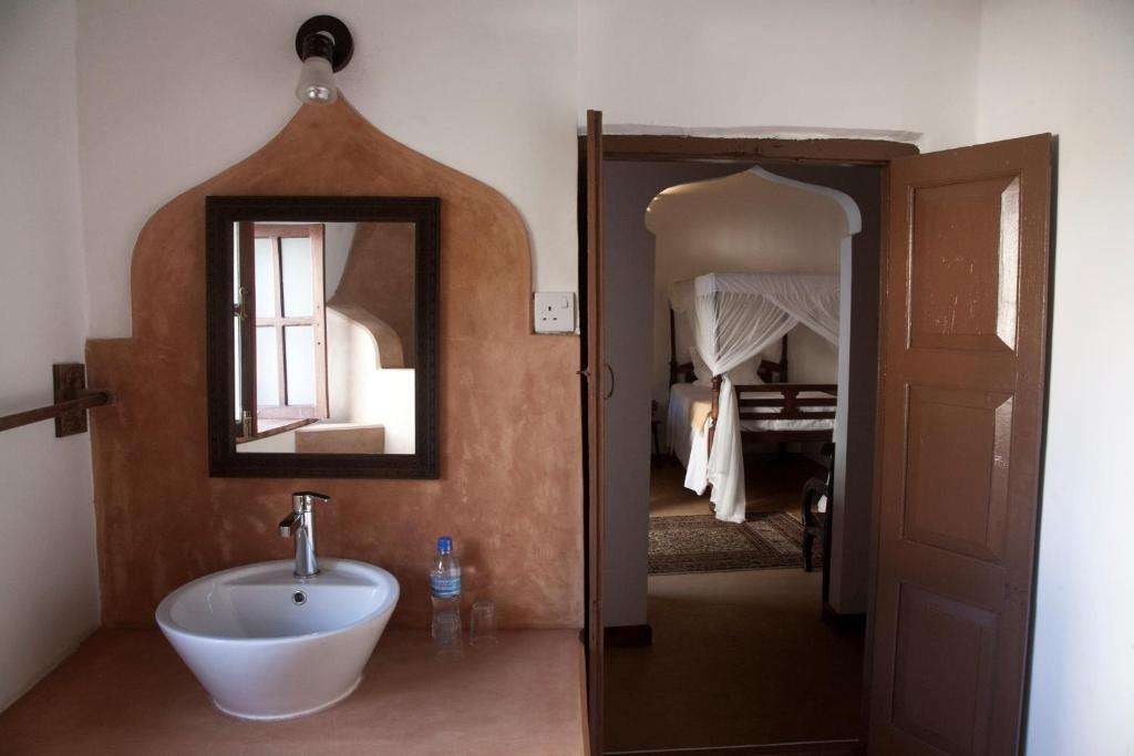 Standard Bathroom, Hiliki House 3*