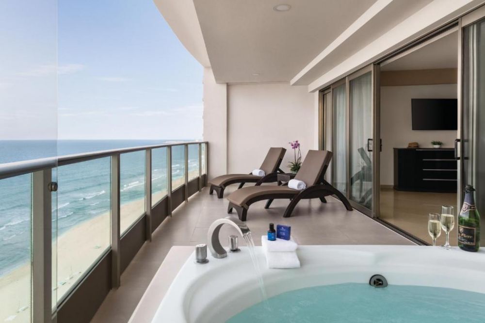 Ocean Front Suite with Jacuzzi, Seadust Cancun Family Resort 5*