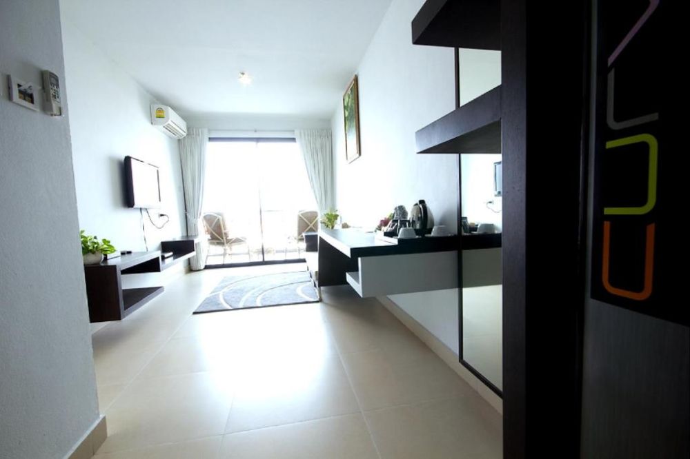 Junior Suite Room, Vogue Pattaya Hotel 3*