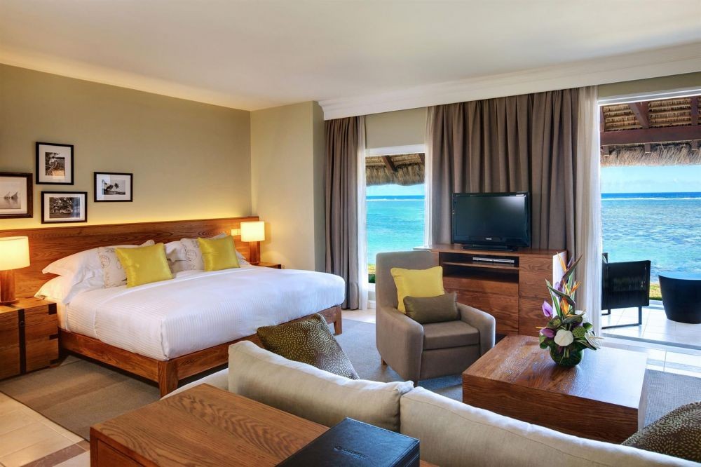 Club Beachfront Junior Suite (ground floor terrace/upper floor), Outrigger Mauritius Beach Resort 5*