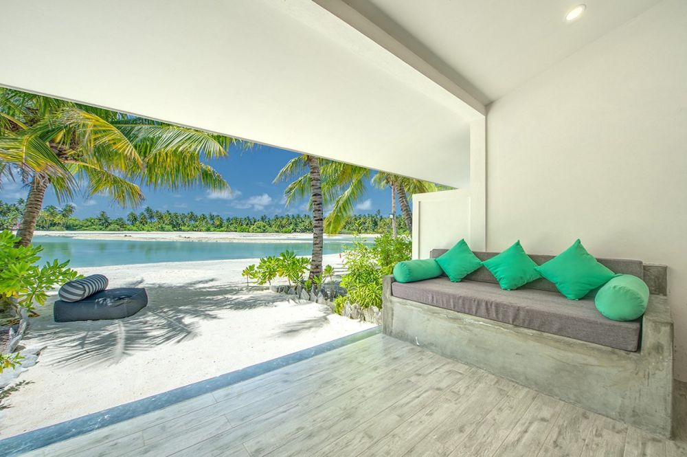 Lagoon View Villa, Rahaa Resort 4*