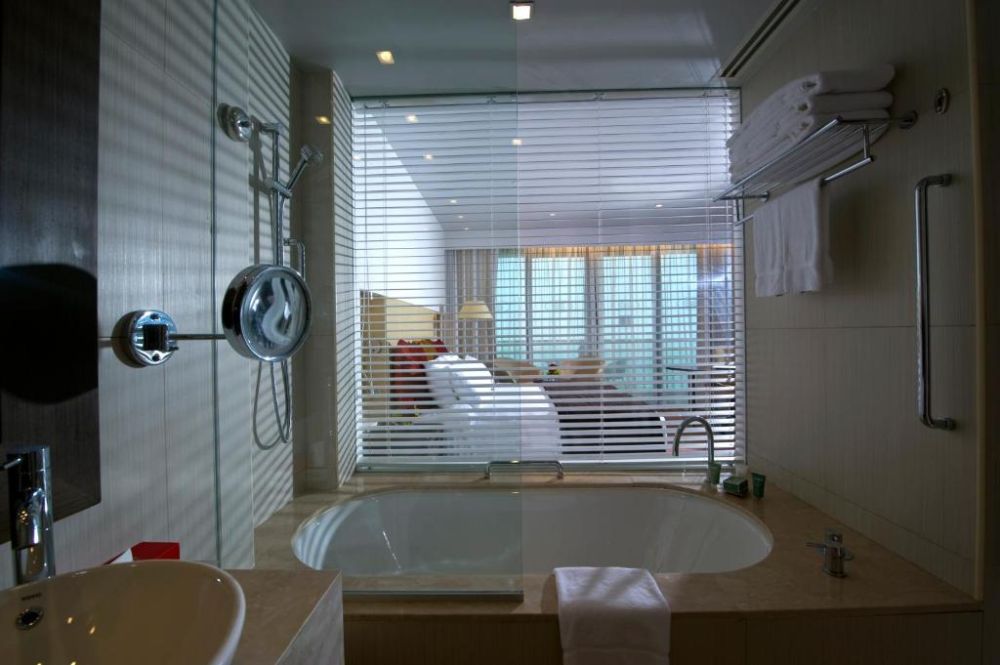 Superior CV, Crowne Plaza Abu Dhabi Yas Island 4*