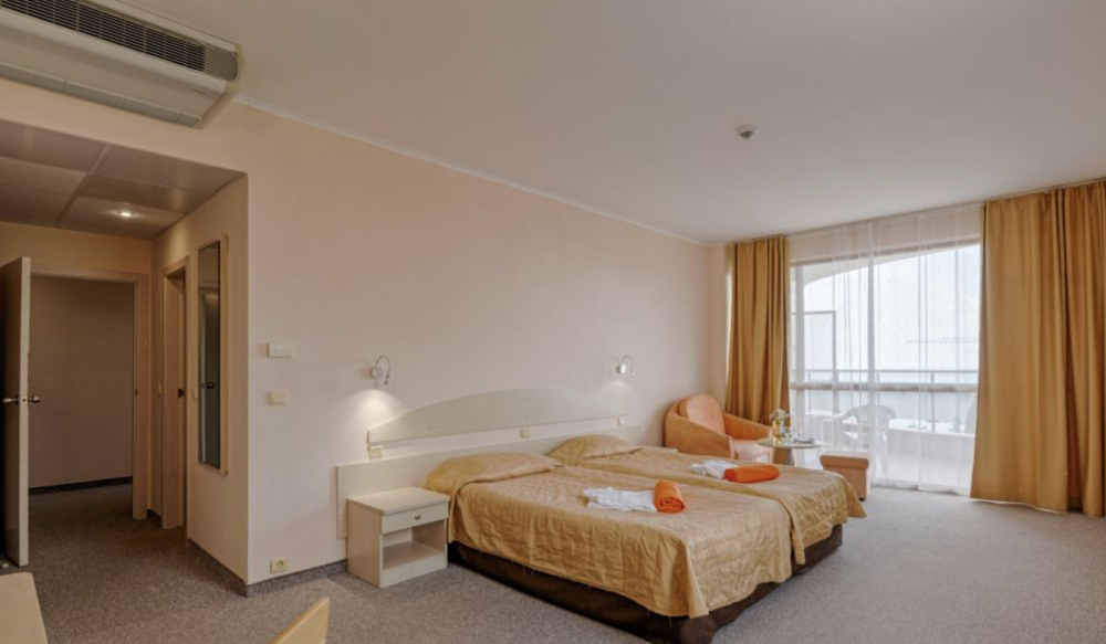 One Bedroom Apartment, Berlin Green Park 4*