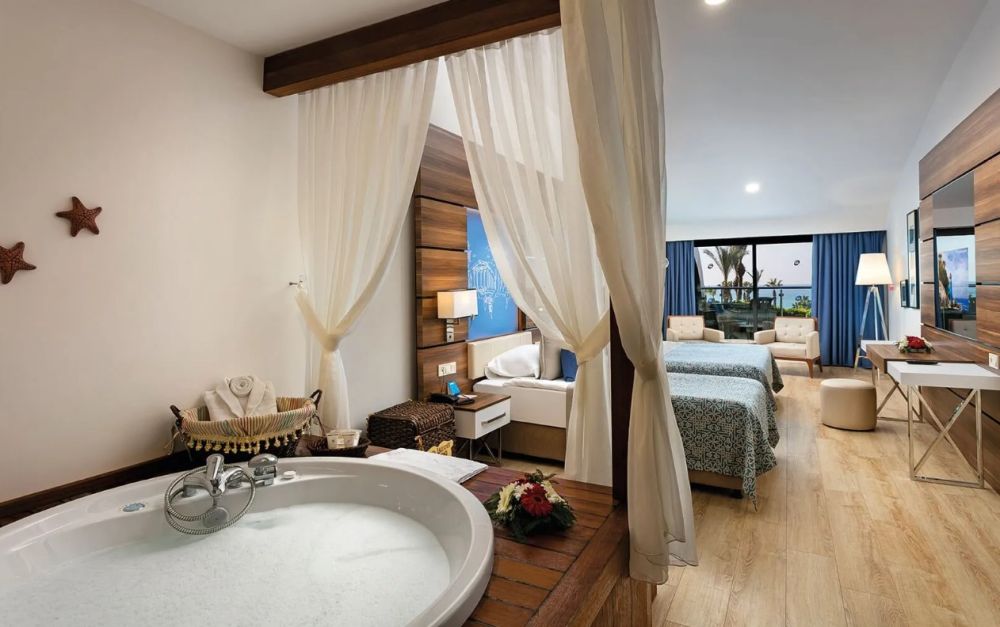 Jacuzzi Suite, Limak Atlantis De Luxe Hotel 5*