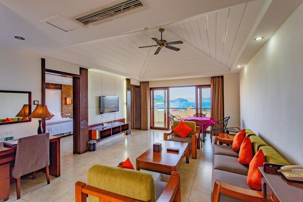 Deluxe SV Suite, Sanya Yuhuayuan Seaview Hotel 4*