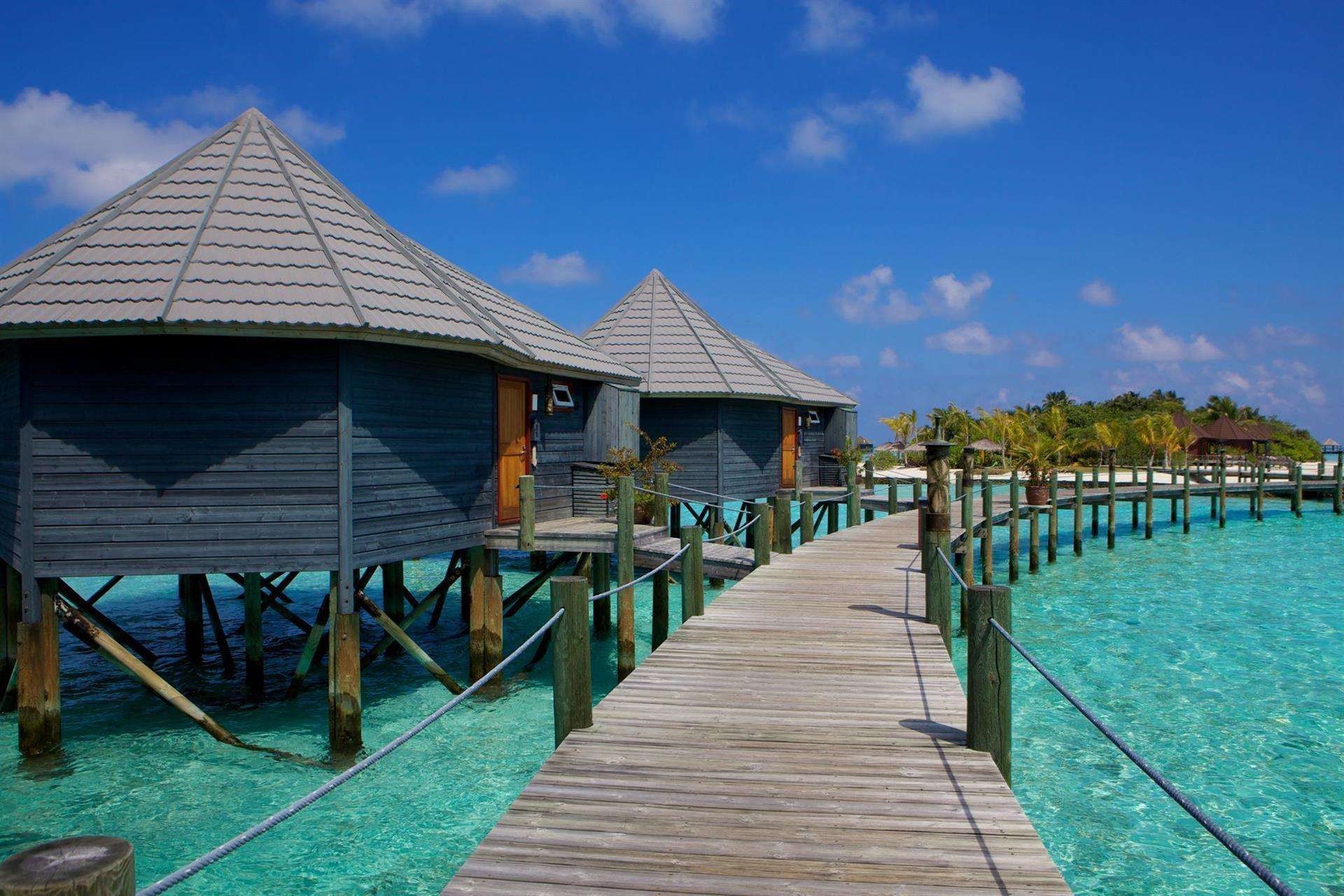 Jacuzzi Water Villa, Komandoo Island Resort 4*