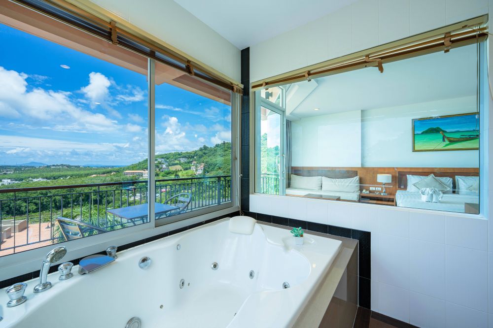 Jacuzzi Suite Sea View, The View Rawada Phuket 4*