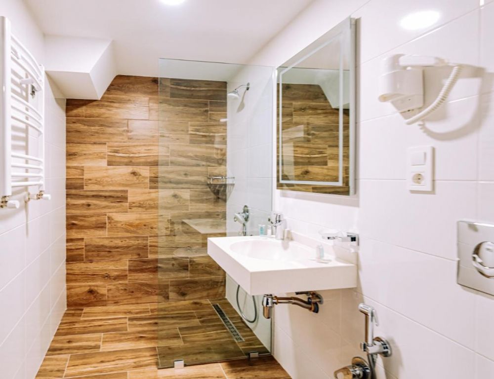 Standard DBL/TWIN, Doesi 3*