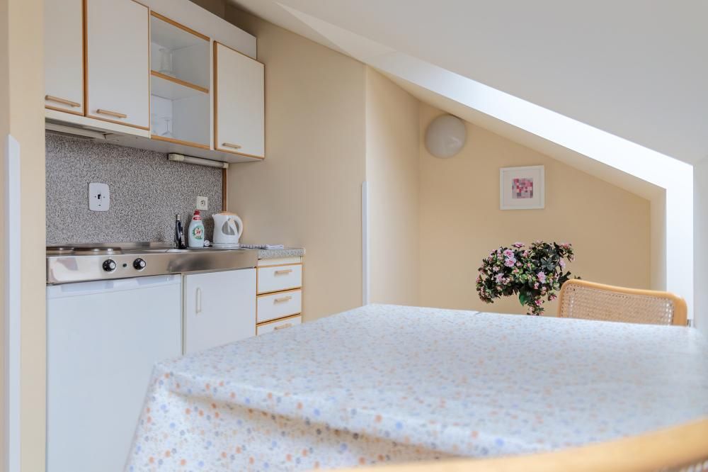 Attic Studio Apartment, Orion 3*