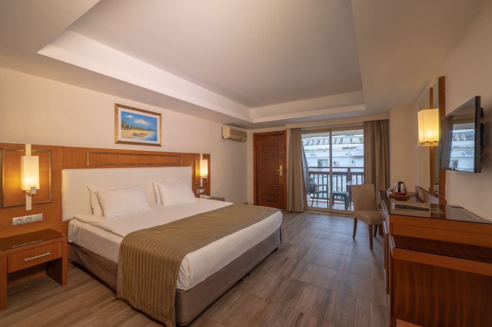 Pool Family Room, Crystal Prestige Elite Pearl Collection (ex. Crystal Prestige Elite) 5*