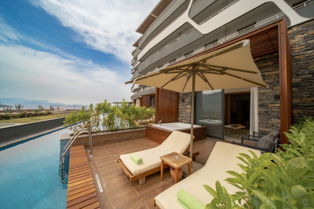 Swim Up Room SV, La Blanche Island 5*