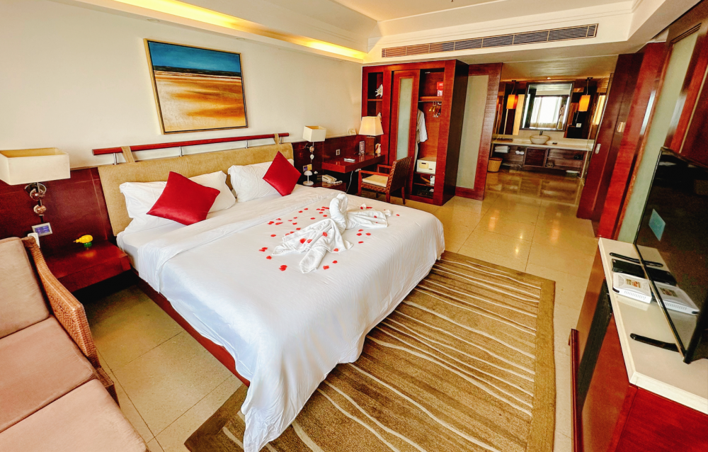 Deluxe Seaview Suite, Marina Spa Hotel Sanya 4*