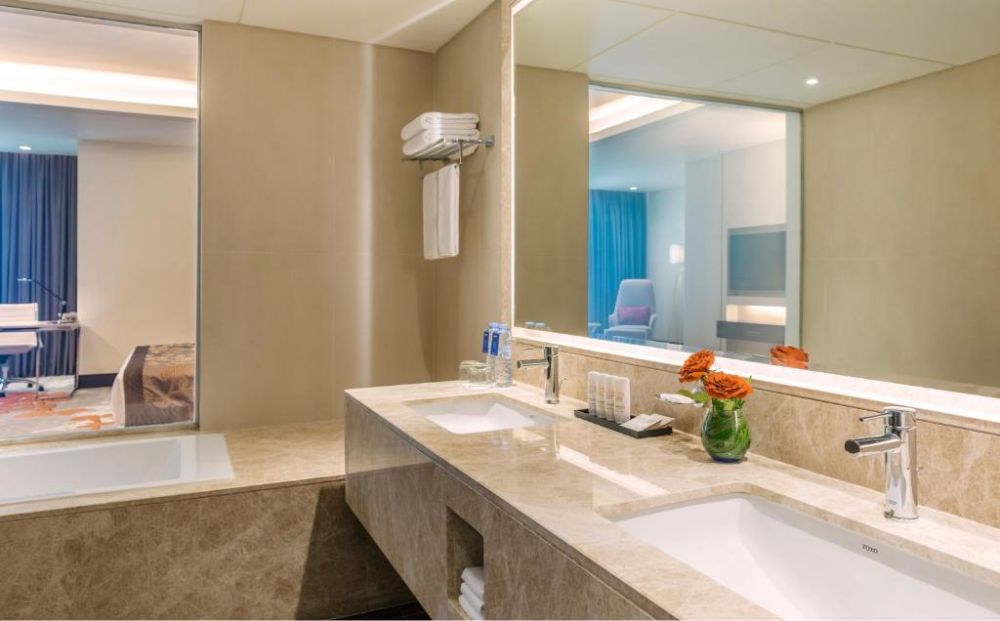 Junior Suite, Radisson Blu Hotel Ajman 5*