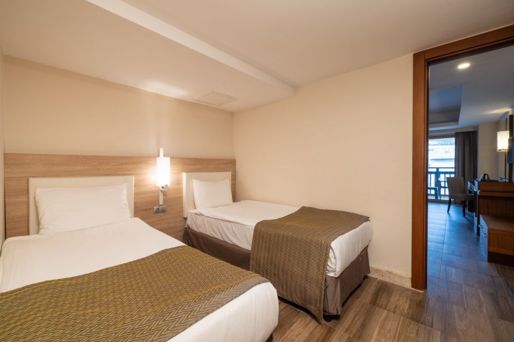 Pool Family Room, Crystal Prestige Elite Pearl Collection (ex. Crystal Prestige Elite) 5*