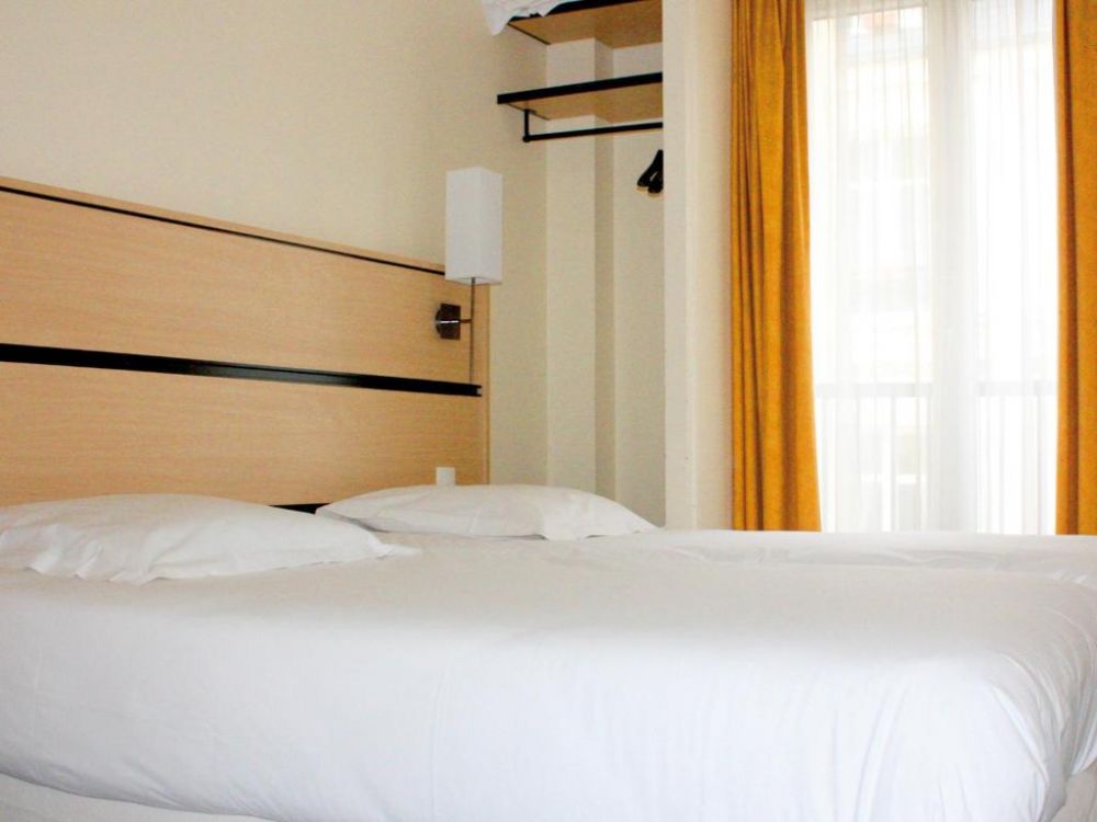 Dbl/ Twin Standard, New Hotel Saint Lazare 3*