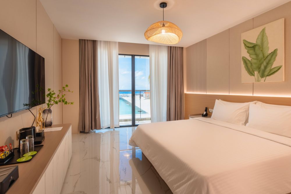 Deluxe Seaview with Balcony, WINGS By Hawks Hotels 3*